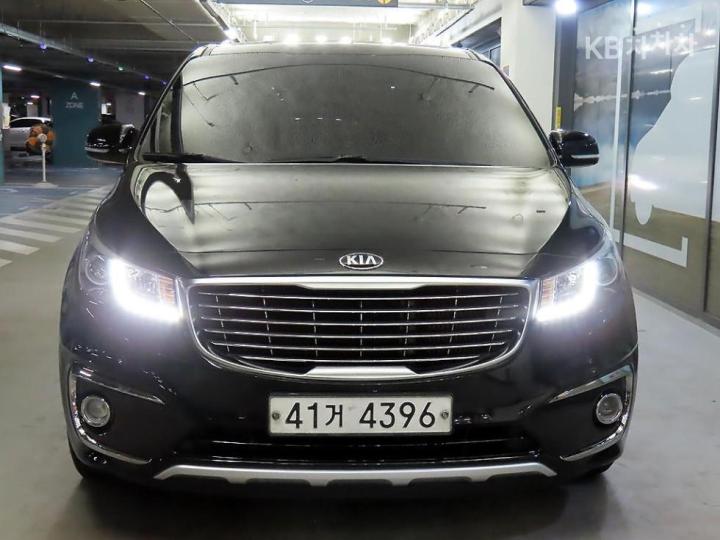 Kia Carnival 2.2 Diesel Prestige 3