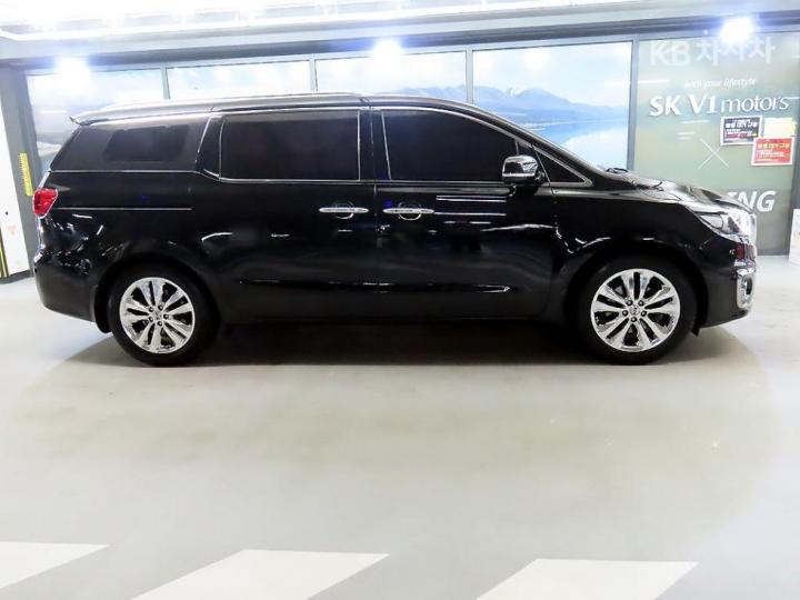 Kia Carnival 2.2 Diesel Prestige 4