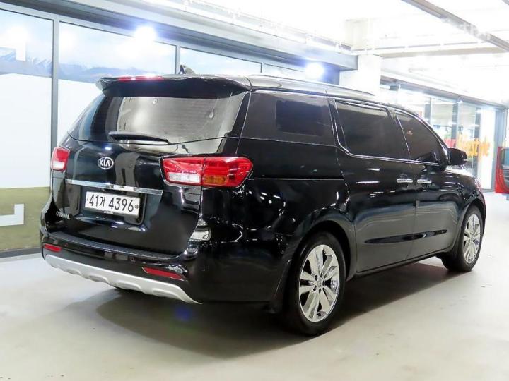 Kia Carnival 2.2 Diesel Prestige 5