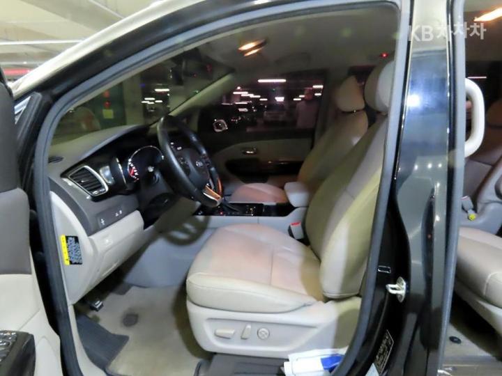 Kia Carnival 2.2 Diesel Prestige 7