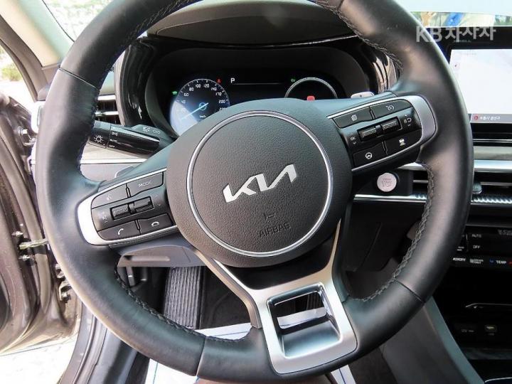 Kia K5 Hybrid 2.0 HEV Signature 9