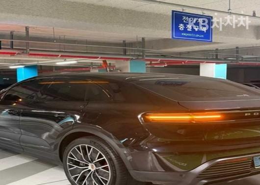 Porsche Macan EV 4S Base Type 5