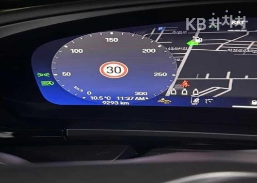 Porsche Macan EV 4S Base Type 7