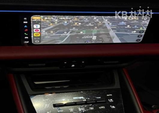 Porsche Macan EV 4S Base Type 8