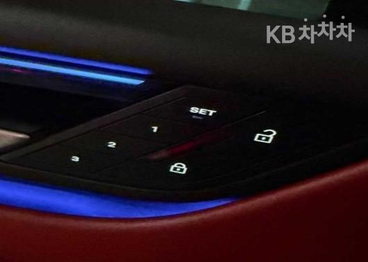 Porsche Macan EV 4S Base Type 10