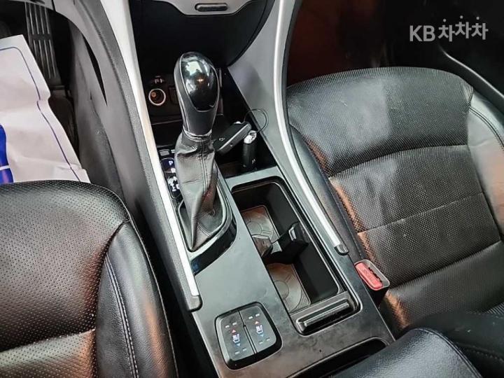 Hyundai Sonata Hybrid 2.0 Royal 9