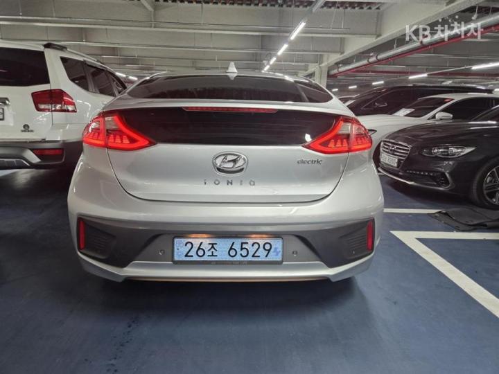 Hyundai IONIQ Electric Q 3