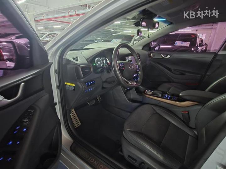 Hyundai IONIQ Electric Q 6