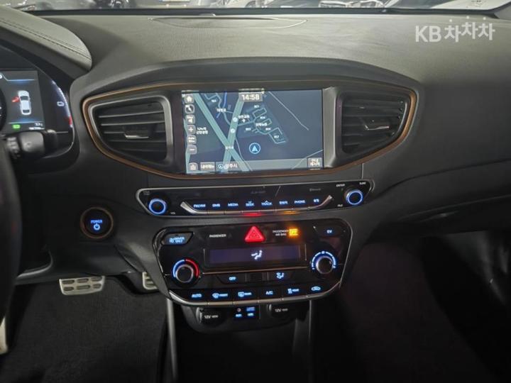 Hyundai IONIQ Electric Q 8