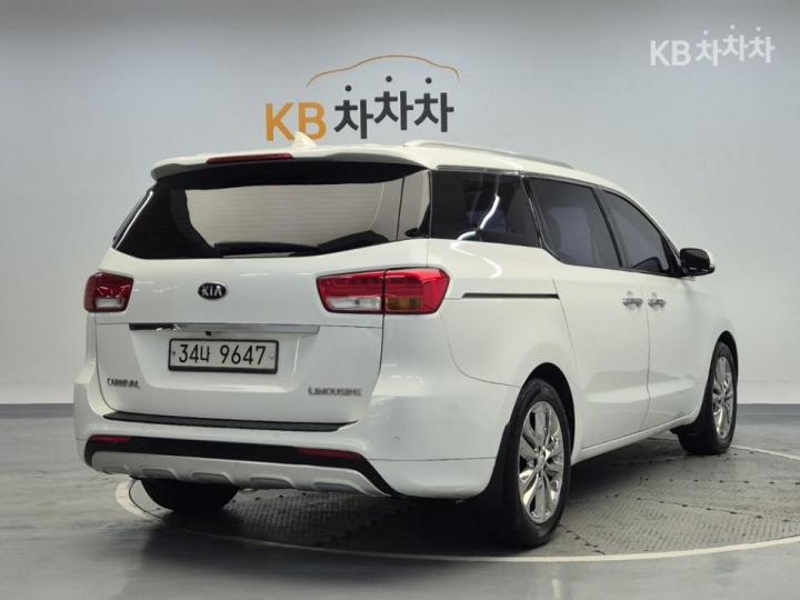 Kia Carnival 2.2 Diesel Limousine Magic Space 4
