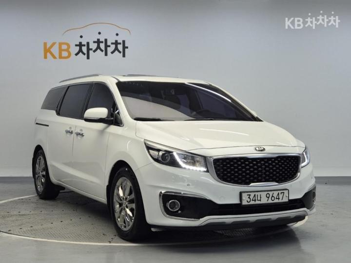 Kia Carnival 2.2 Diesel Limousine Magic Space 5
