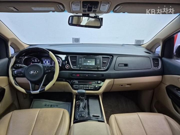 Kia Carnival 2.2 Diesel Limousine Magic Space 8