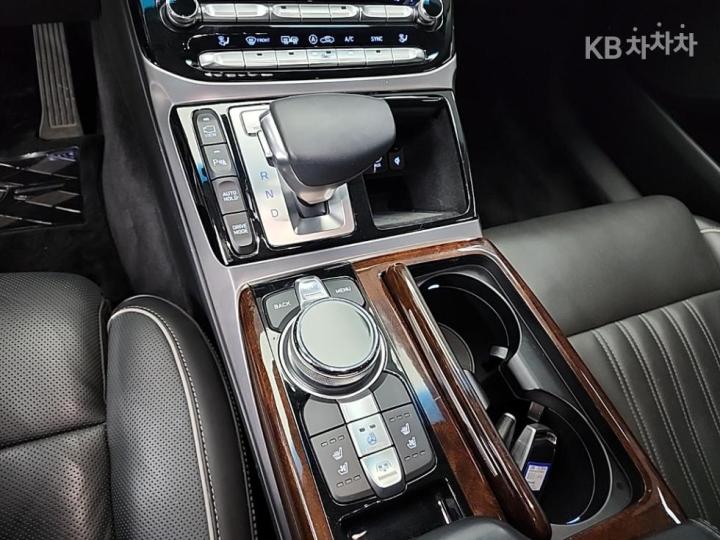 Genesis EQ900 3.8 GDI AWD Prestige 9