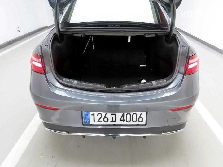 Mercedes-Benz E-Class W213 E220d COUPE 6