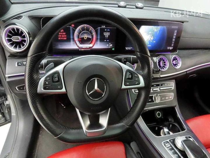 Mercedes-Benz E-Class W213 E220d COUPE 8