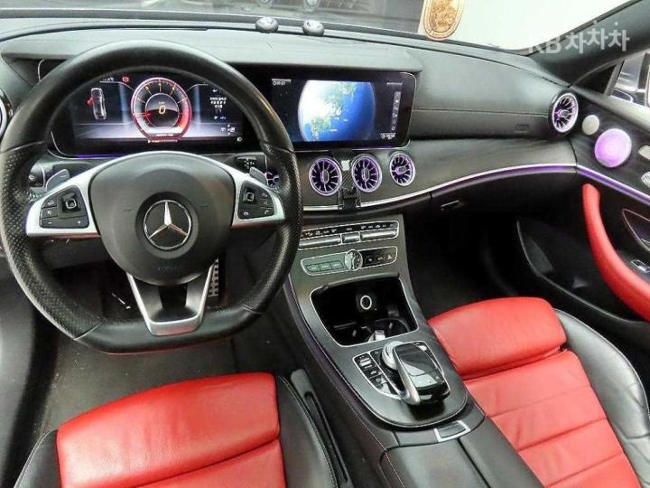 Mercedes-Benz E-Class W213 E220d COUPE 9