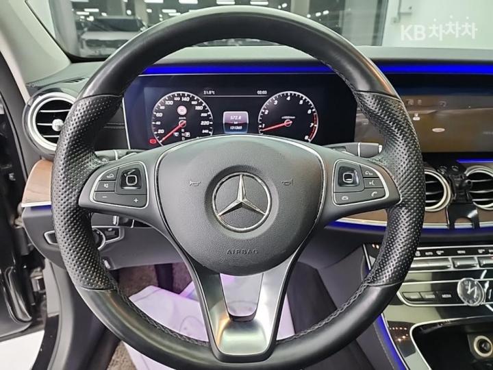 Mercedes-Benz E-Class W213 E300 4Matic Exclusive 10