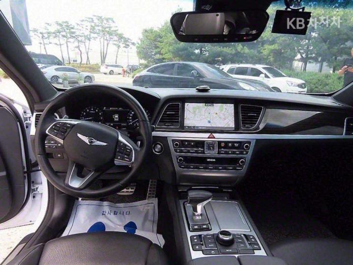 Genesis G80 3.3 GDI AWD Prestige 8