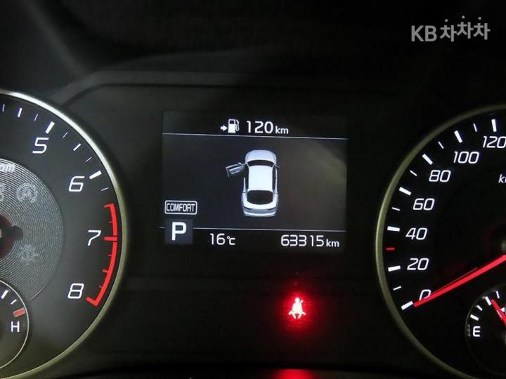 Kia Stinger 2.0 Turbo 2WD Platinum 10