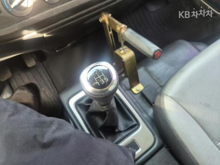 Mercedes-Benz E-Class W213 E220d 4MATIC Exclusive 3