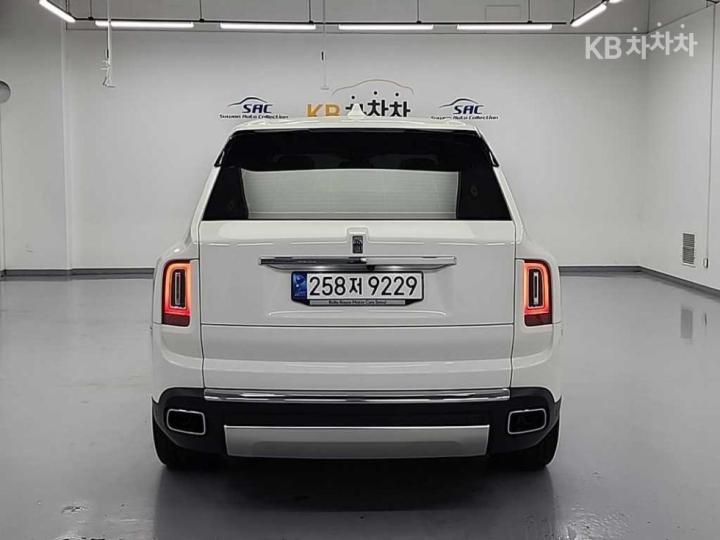 Rolls-Royce Cullinan — miniaturë 3