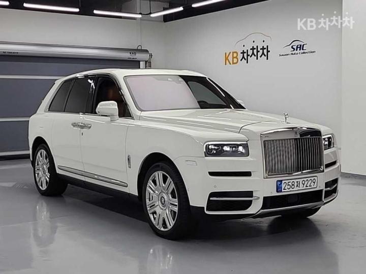 Rolls-Royce Cullinan — miniaturë 4