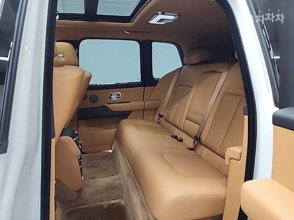 Rolls-Royce Cullinan — miniaturë 12
