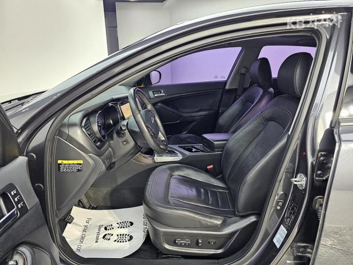 Kia K5 Gasoline 2.0 Prestige 9