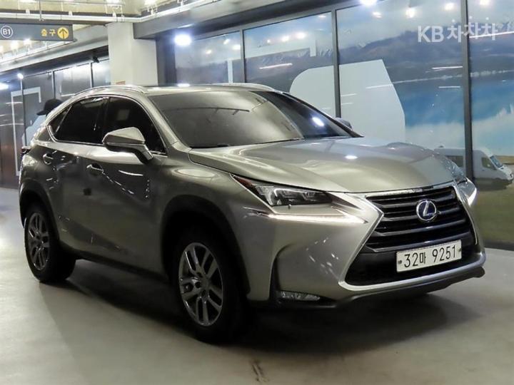 Lexus NX 300h Supreme
