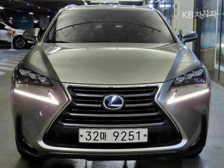 Lexus NX 300h Supreme 3