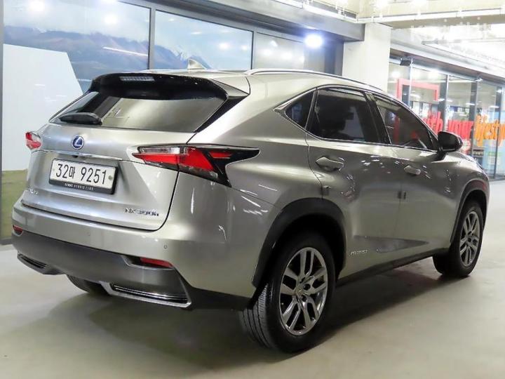 Lexus NX 300h Supreme 5