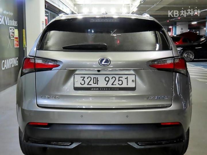 Lexus NX 300h Supreme 6