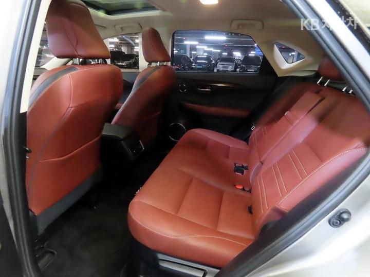 Lexus NX 300h Supreme 8