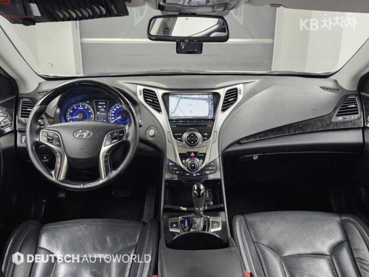 Hyundai Grandeur HG HG300 Premium 8