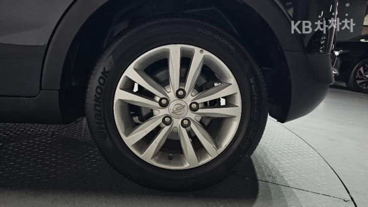 KG Mobility (Ssangyong) Tivoli Gasoline TX Base Type 6