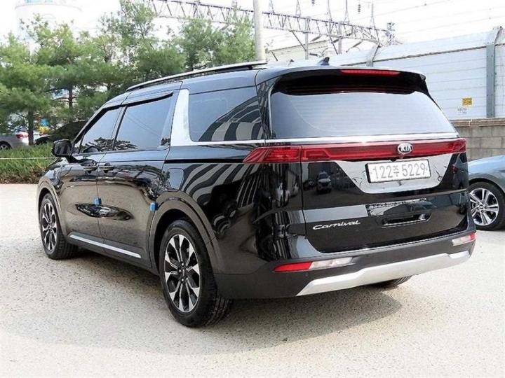 Kia Carnival D2.2 Signature 4