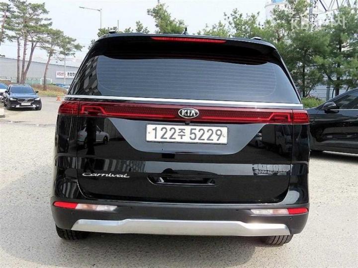 Kia Carnival D2.2 Signature 5