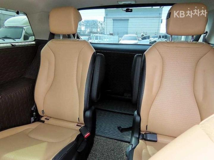 Kia Carnival D2.2 Signature 8