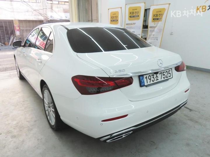 Mercedes-Benz E-Class W213 E250 Exclusive 5