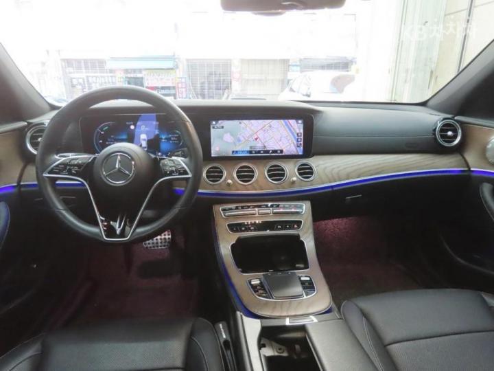 Mercedes-Benz E-Class W213 E250 Exclusive 8