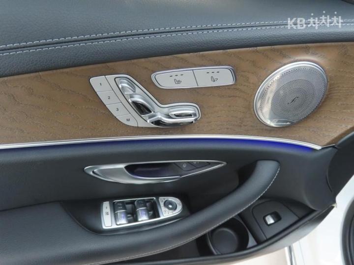 Mercedes-Benz E-Class W213 E250 Exclusive 9