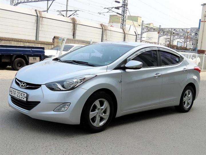 Hyundai Avante MD M16 GDi LUXURY 3