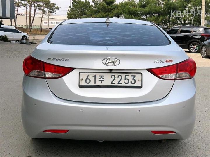 Hyundai Avante MD M16 GDi LUXURY 5