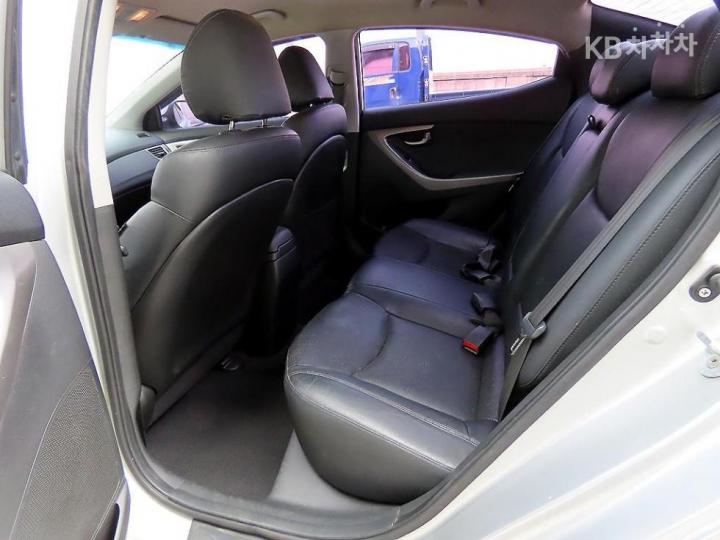 Hyundai Avante MD M16 GDi LUXURY 7