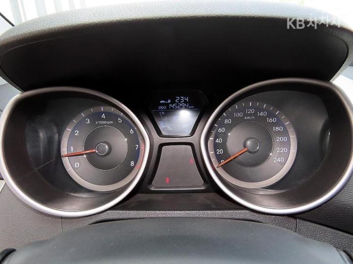 Hyundai Avante MD M16 GDi LUXURY 10