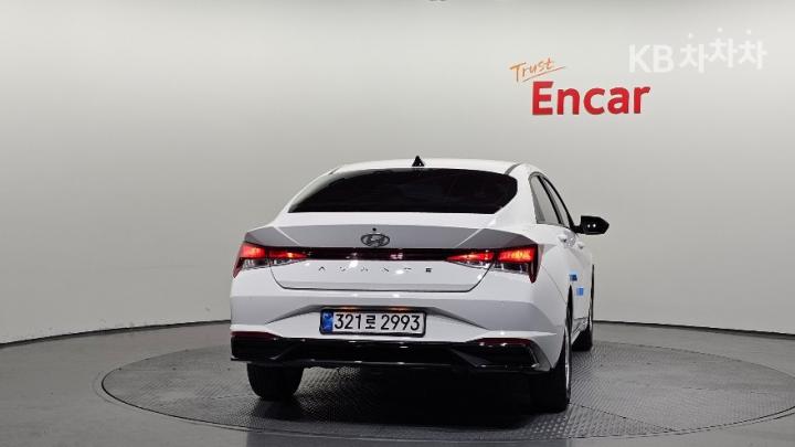 Hyundai Avante CN7 1.6 LPi Smart 5