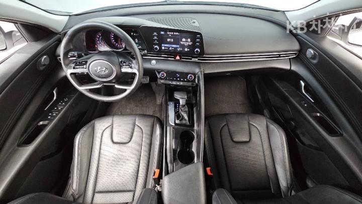 Hyundai Avante CN7 1.6 LPi Smart 8