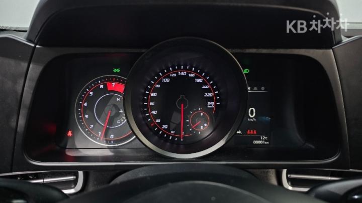 Hyundai Avante CN7 1.6 LPi Smart 9