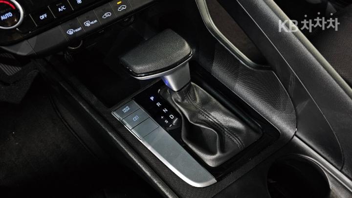 Hyundai Avante CN7 1.6 LPi Smart 10