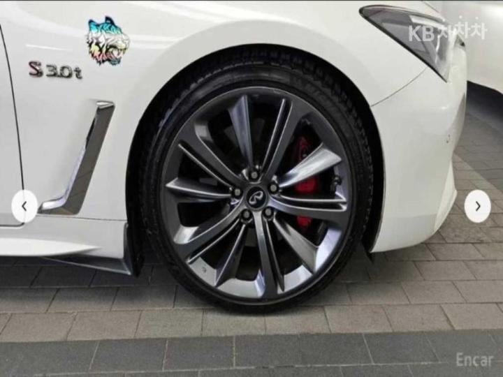 Infiniti Q60 3.0 RED SPORT 6